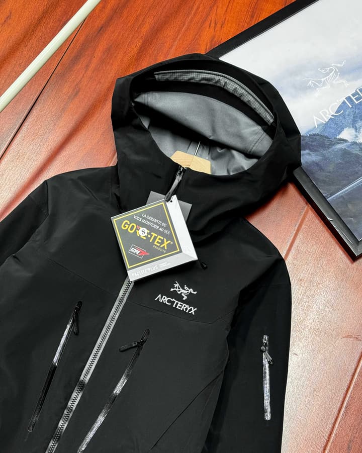 Arc'teryx Alpha SV 7th Generation Hard Shell Jacket in Black And Teal