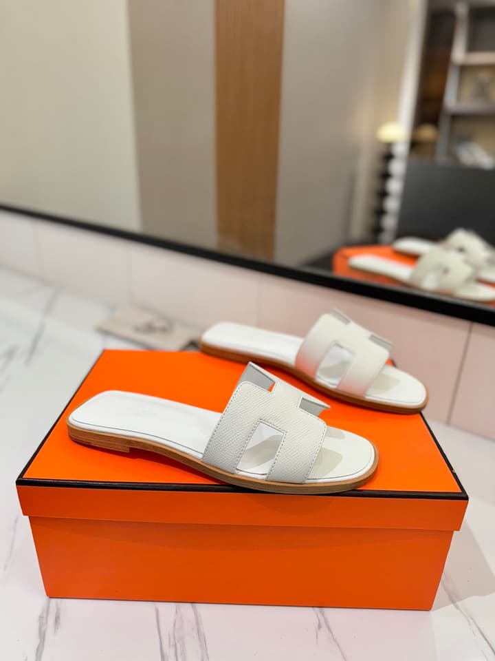 Hermès Classic Epsom Leather Loafers in Green