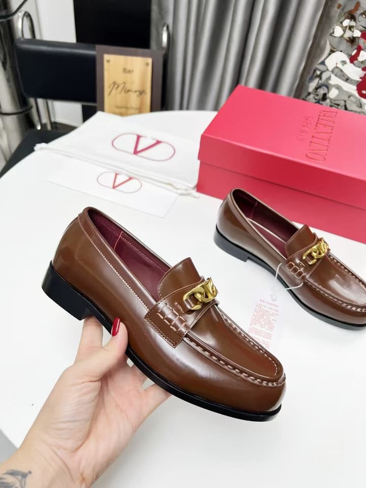 Valentino Logo Buckle Polished Leather Loafers – 2024 Collection in Black