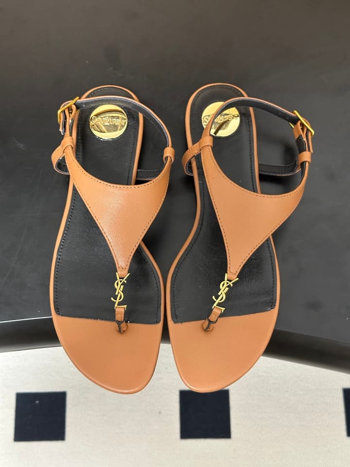 Saint Laurent Classic YSL Logo Flat Sandals – Spring/Summer Collection – 26S in Black