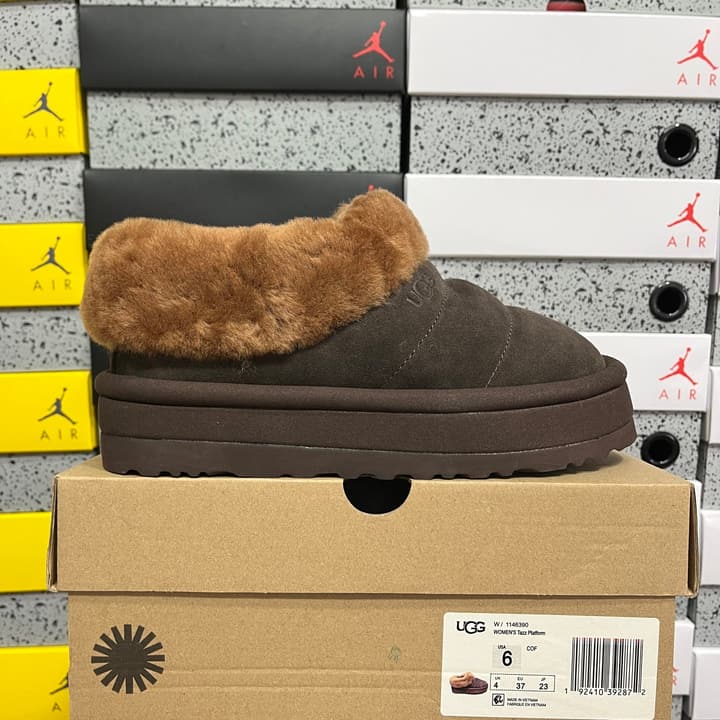 UGG Thick-Soled Low-Cut Fur Snow Boots in Olive Suede Patterned Trim