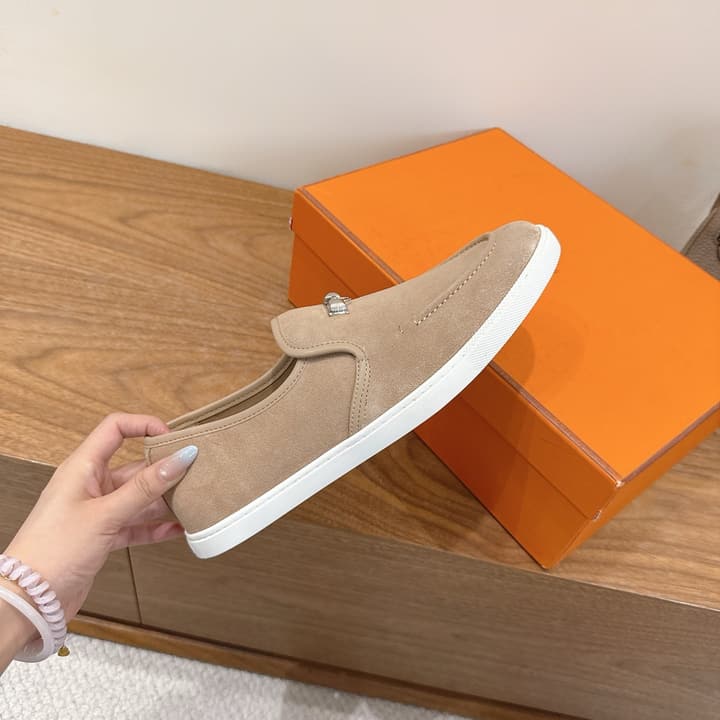 Hermès Classic Unisex Sandals – SS25 New Arrival in Beige