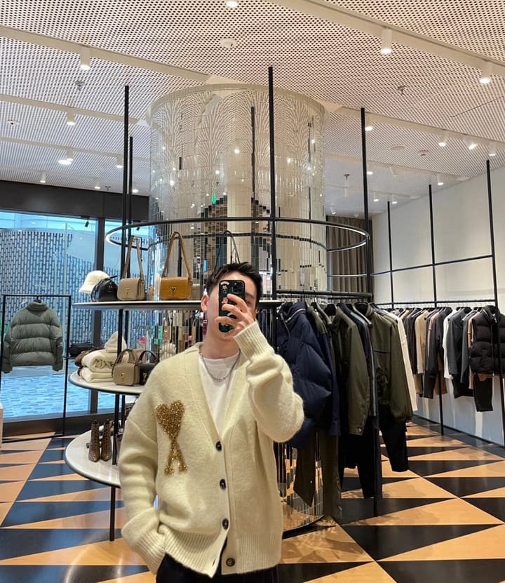 AMI Paris Holiday Limited Gold Heart Jacquard Cardigan – 24FW in Cream Gold Heart Cardigan