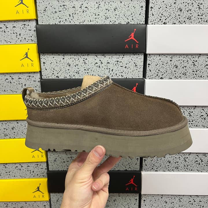 UGG Thick-Soled Low-Cut Fur Snow Boots in Olive Suede Patterned Trim