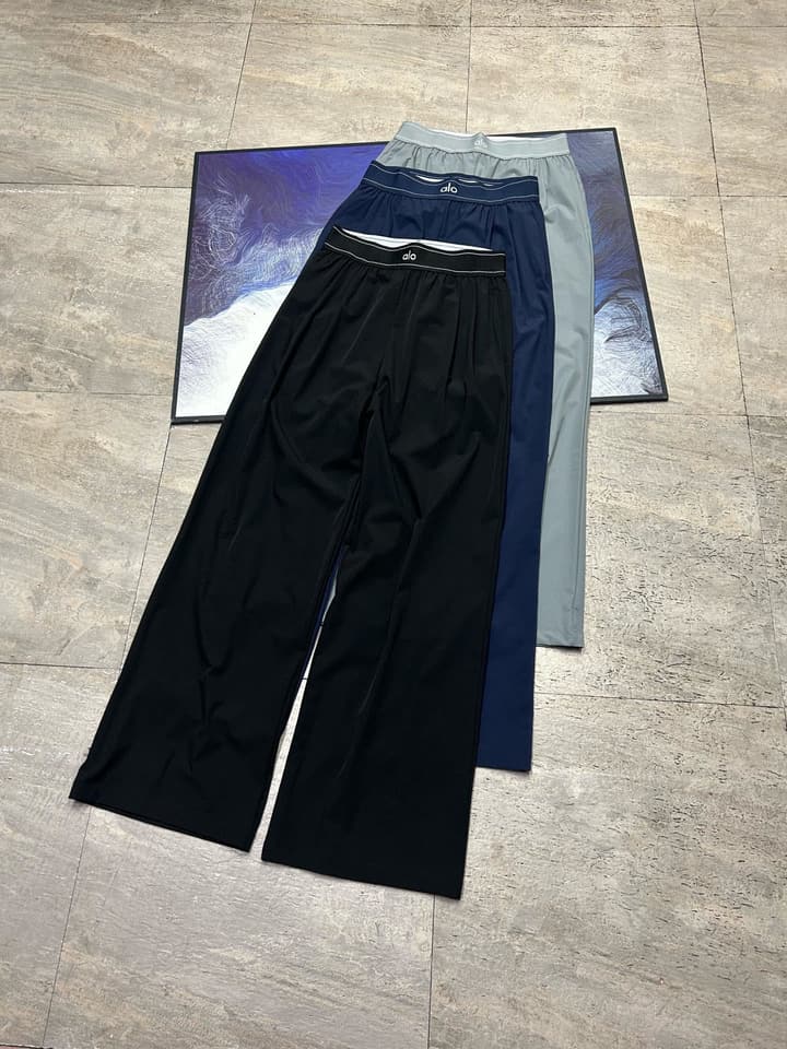 Alo Yoga Suit Up High-Waist Wide-Leg Trousers in Black