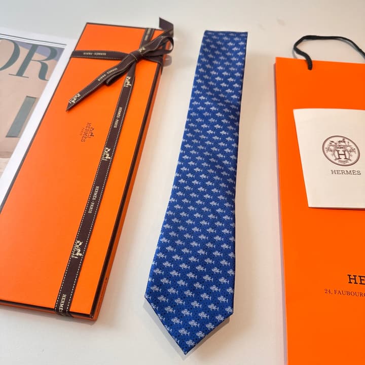 Hermès Animal Series Men's Silk Tie in Blue With Pink Pattern