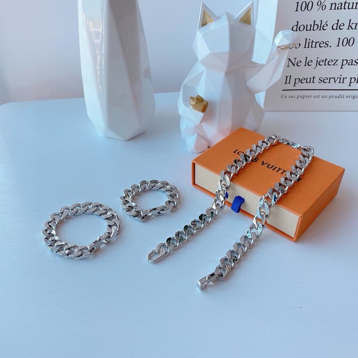 Louis Vuitton Monogram Silver Cuban Chain Necklace – 2019 Spring/Summer Collection