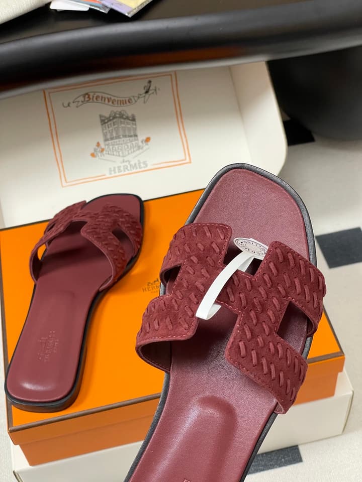 Hermès Oran Woven Suede Sandals – 2025 Collection in Black Leather