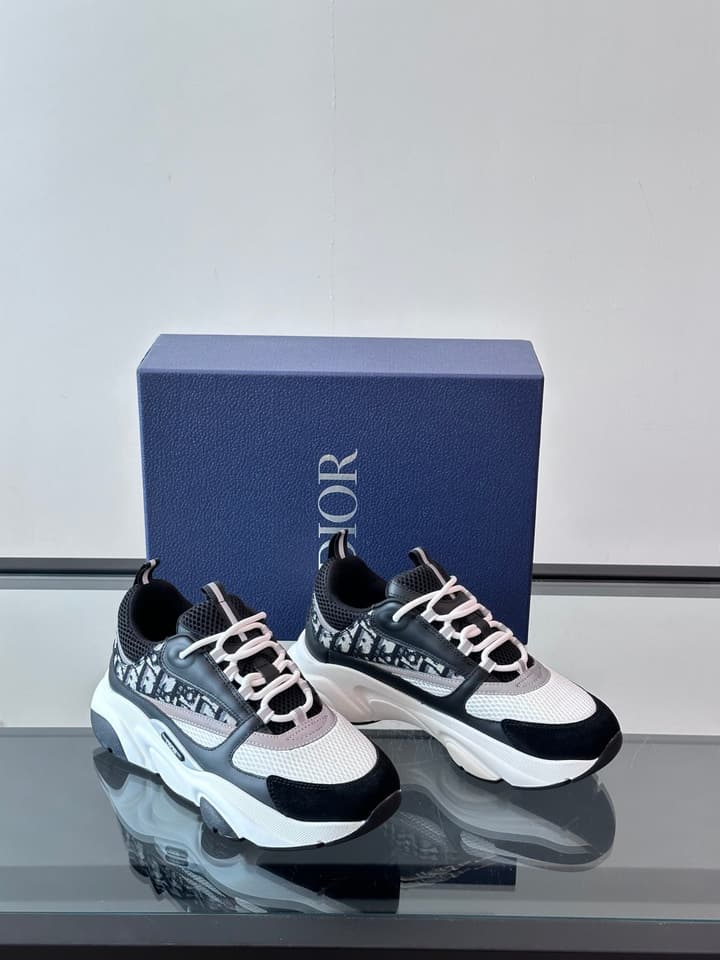 Dior B22 Retro Jogging Sneakers in Black And White Oblique