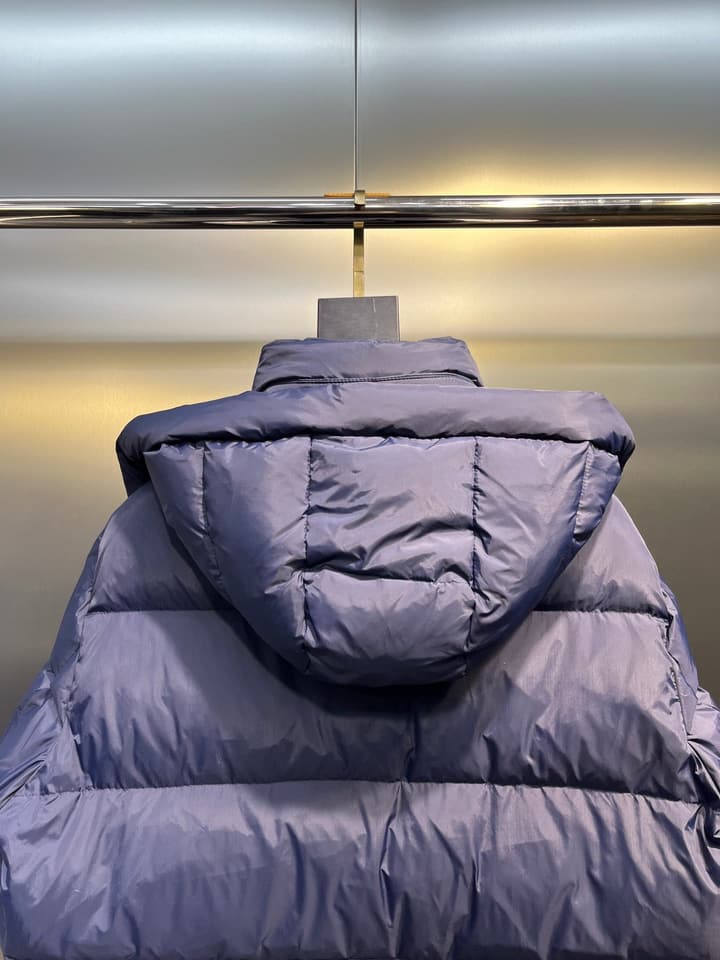 Gucci 1985 Autumn/Winter Down Jacket in Gold