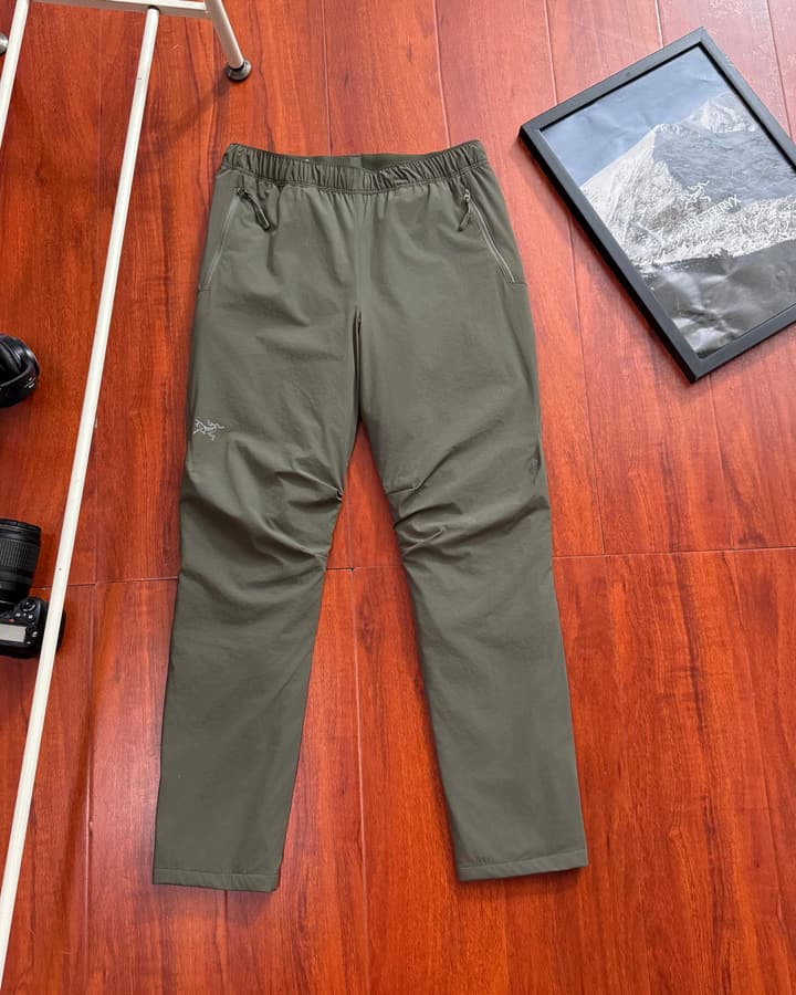 Arc'teryx TRAINING Series Windproof Down Trousers – Winter Collection in Black