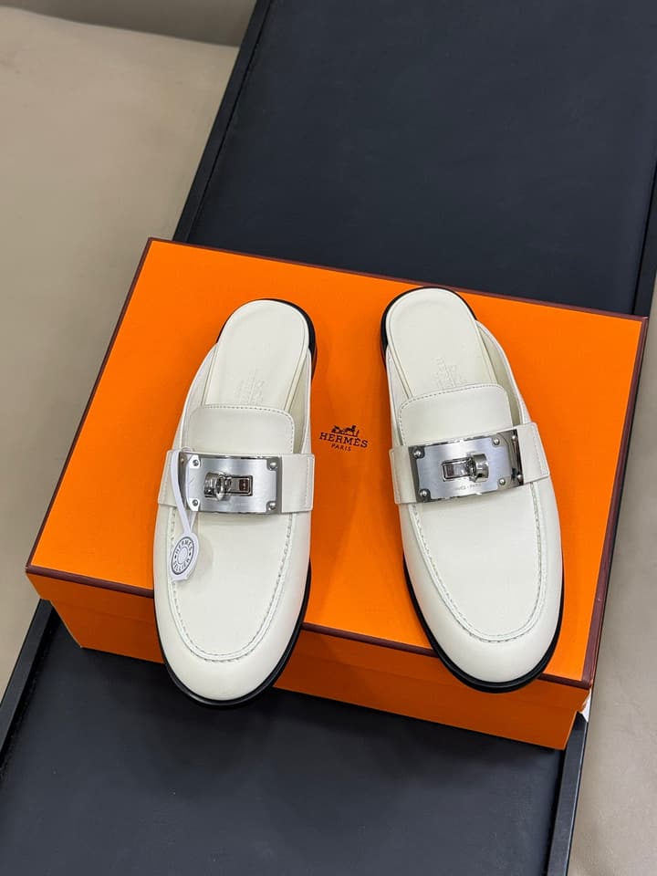 Hermes Kelly Wide Buckle Mules – 2025 Collection in Black