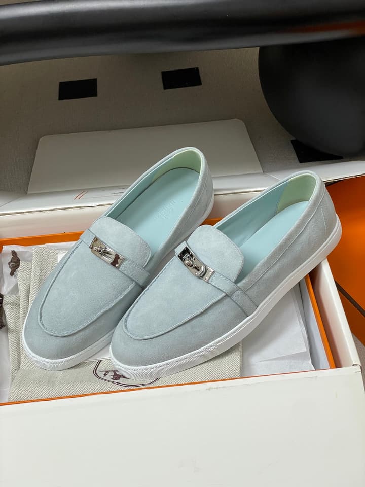 Hermès Mind Suede Kelly Buckle Loafers – 26S Spring/Summer Collection in Beige Suede
