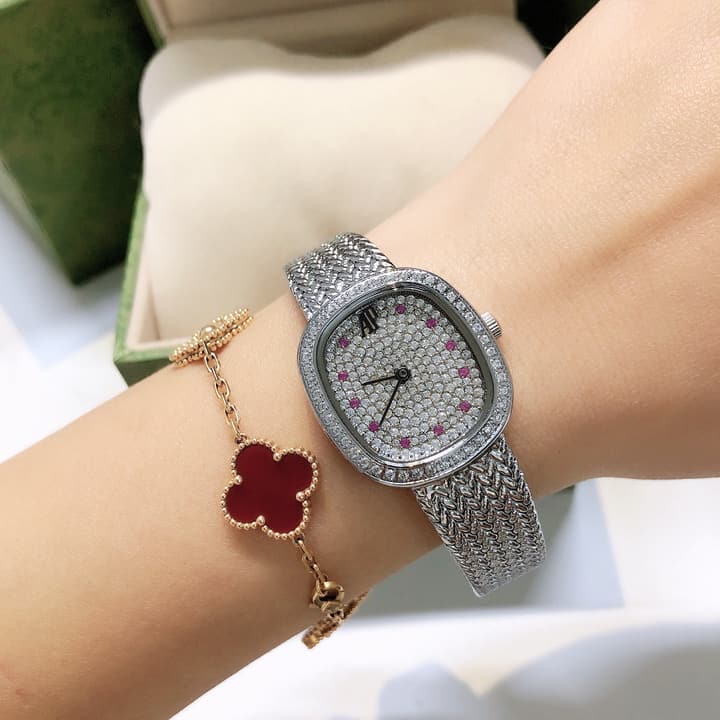 Audemars Piguet Vintage Crystal Watch in Gold
