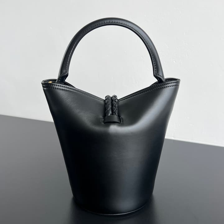 Bottega Veneta Liberta Bucket Bag – 25SS in Black