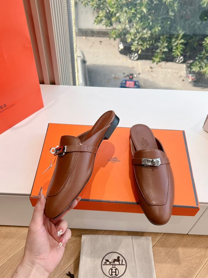 Hermès Calfskin Mules – 25SS/FW Collection in Black Embossed Leather With Silver Hardware