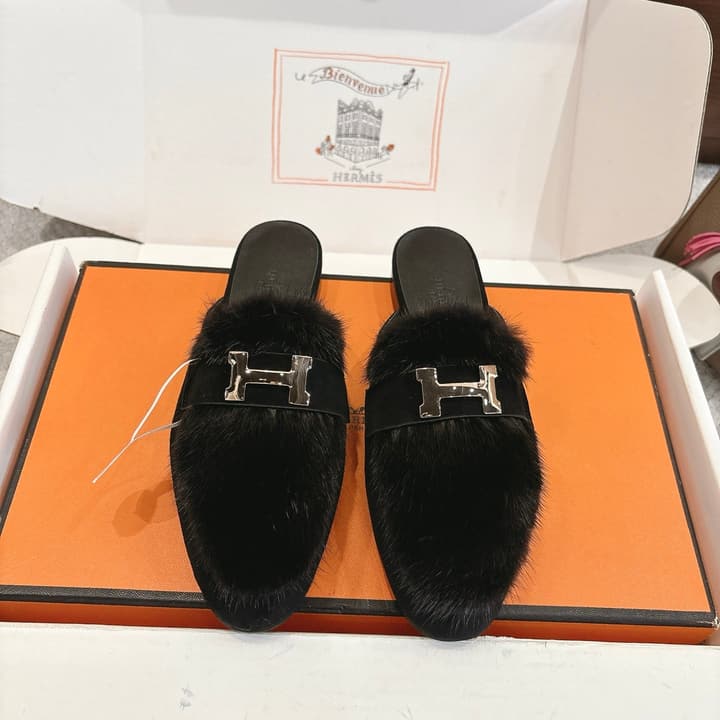 Hermès Mink Suede Loafers & Mules – Autumn/Winter Collection in Black Fur With Gold H