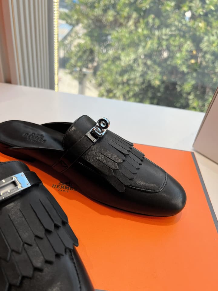 Hermès Calfskin Mules – 25SS/FW Collection in Black Embossed Leather With Silver Hardware