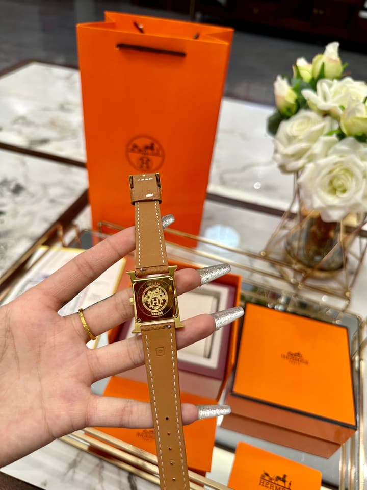 Hermès Small Square Quartz Wristwatch in Tan Leather Gold