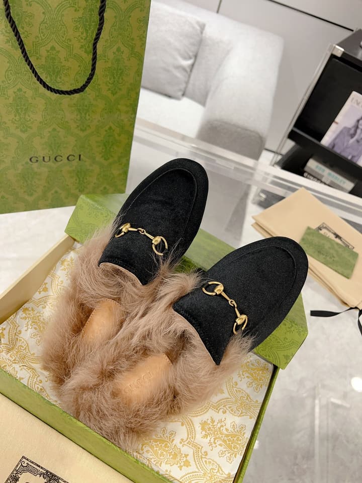 Gucci Toscana Sheepskin Loafers in Black Patent Embossed With Tan Shearling