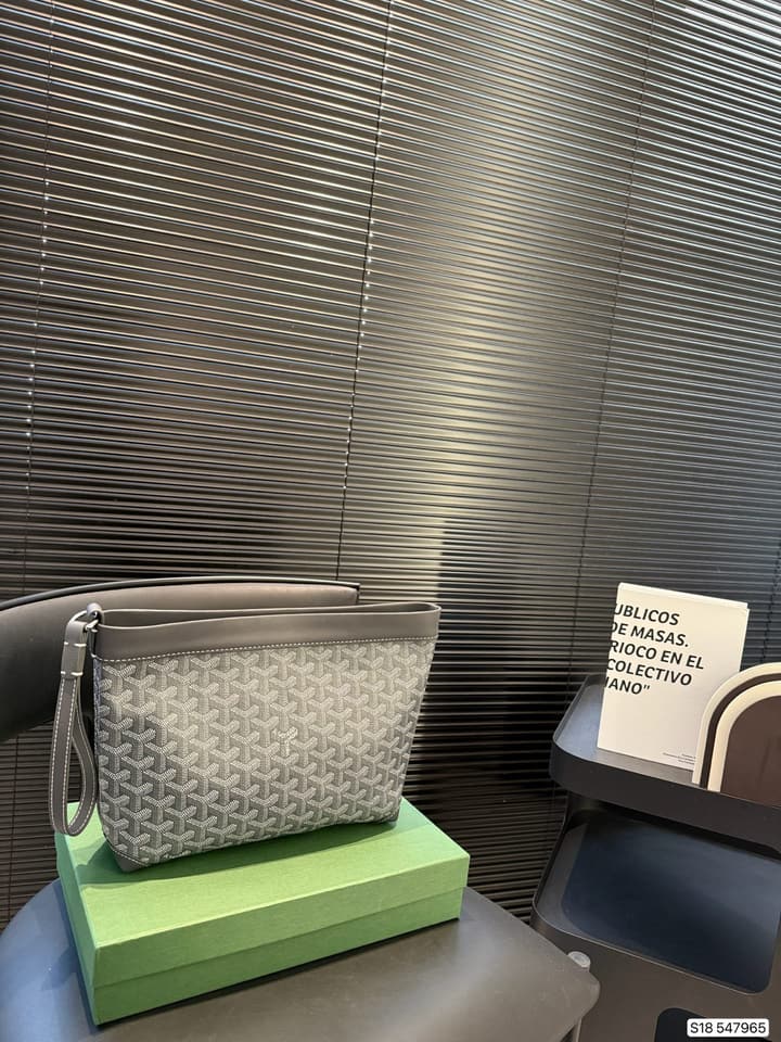 Goyard Unisex Clutch Bag in Black