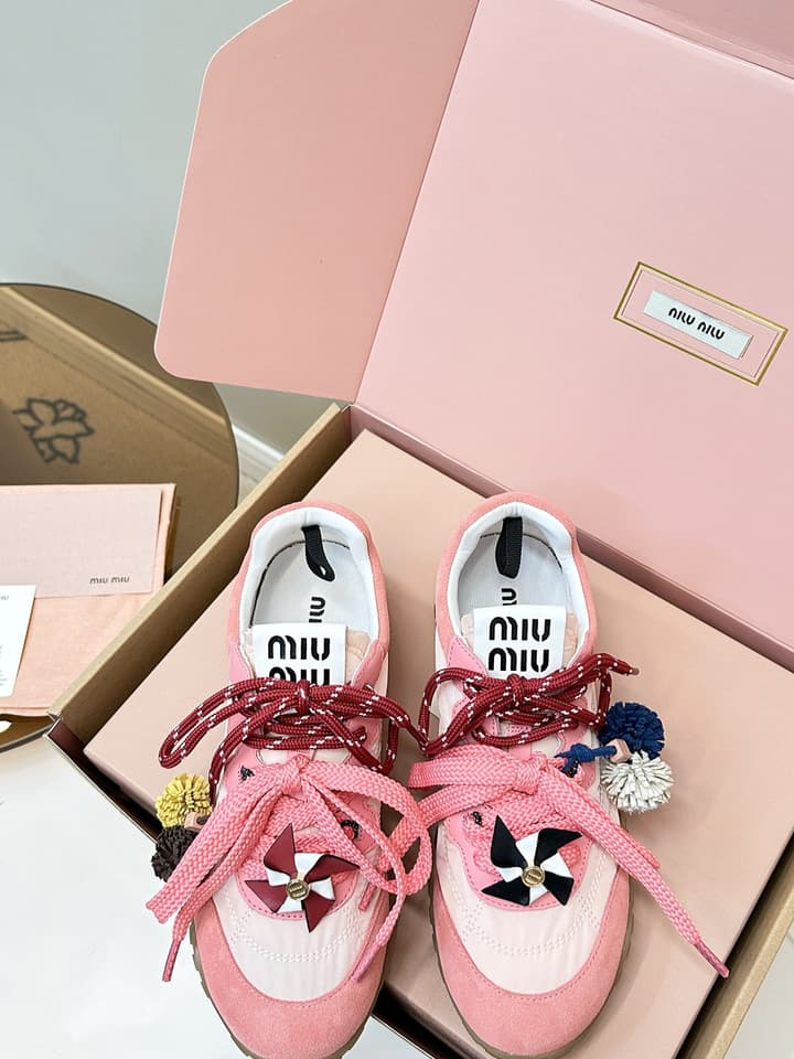 Miu Miu German Training Casual Shoes – 25SS Spring/Summer Runway Collection in Caramel Tan & Emerald Green Ribbons