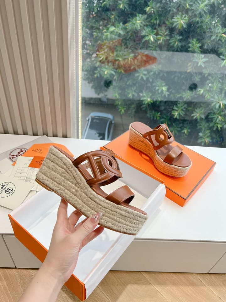 Hermès Wedge Sandals – Spring/Summer 2024 Collection in Black