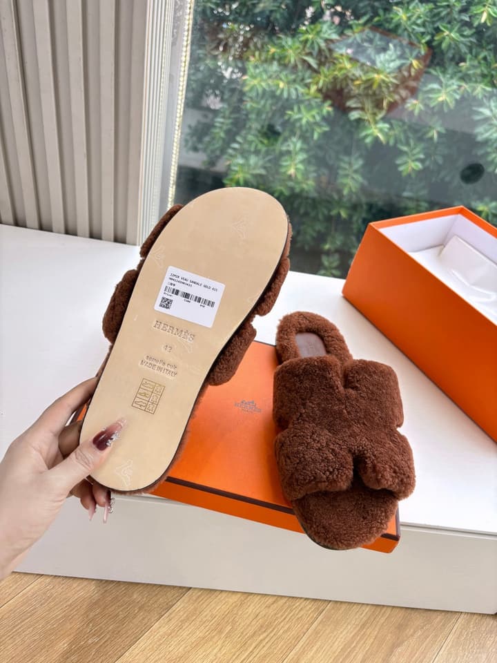 Hermès H-Shaped Fur Slippers – 2025 Collection in Assorted Fur Slippers Group