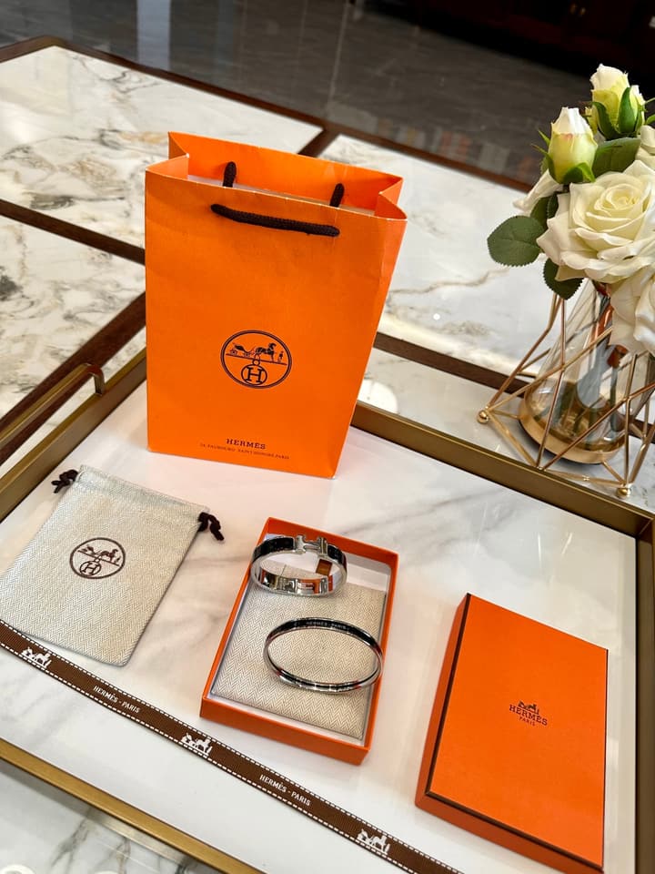Hermès H-Letter Oval Enamel Bracelet