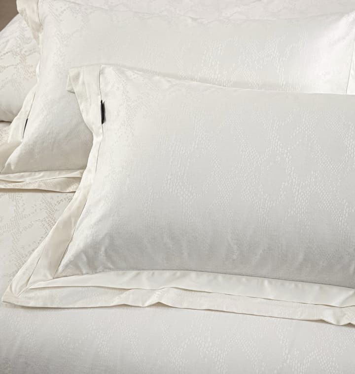 Armani Casa 3D Python Jacquard Four-Piece Bedding Set – SS25 in Python Pattern Off-white Bedding Set