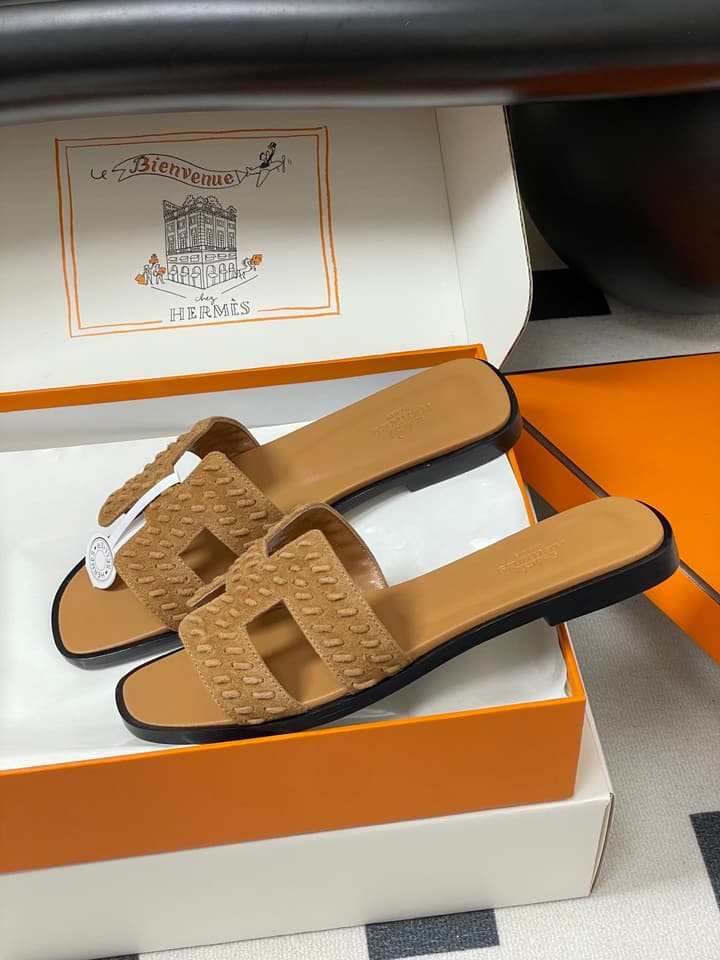 Hermès Oran Woven Suede Sandals – 2025 Collection in Black Leather
