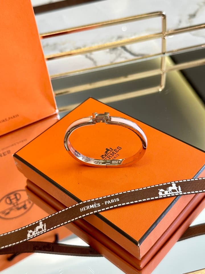 Hermès H-Letter Oval Enamel Bracelet