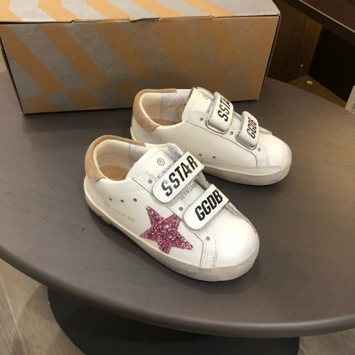Golden Goose Kids Distressed Sneakers – Kids Collection in White With Black Heel And Grey Star