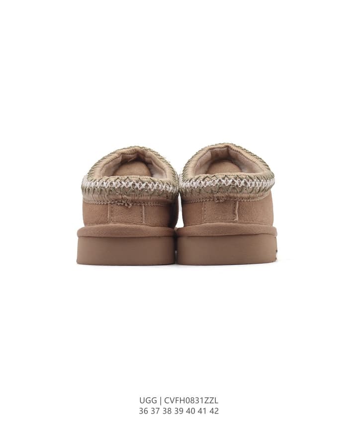 UGG Sheepskin Slippers Snow Boots in Chestnut With Ribbed Collar