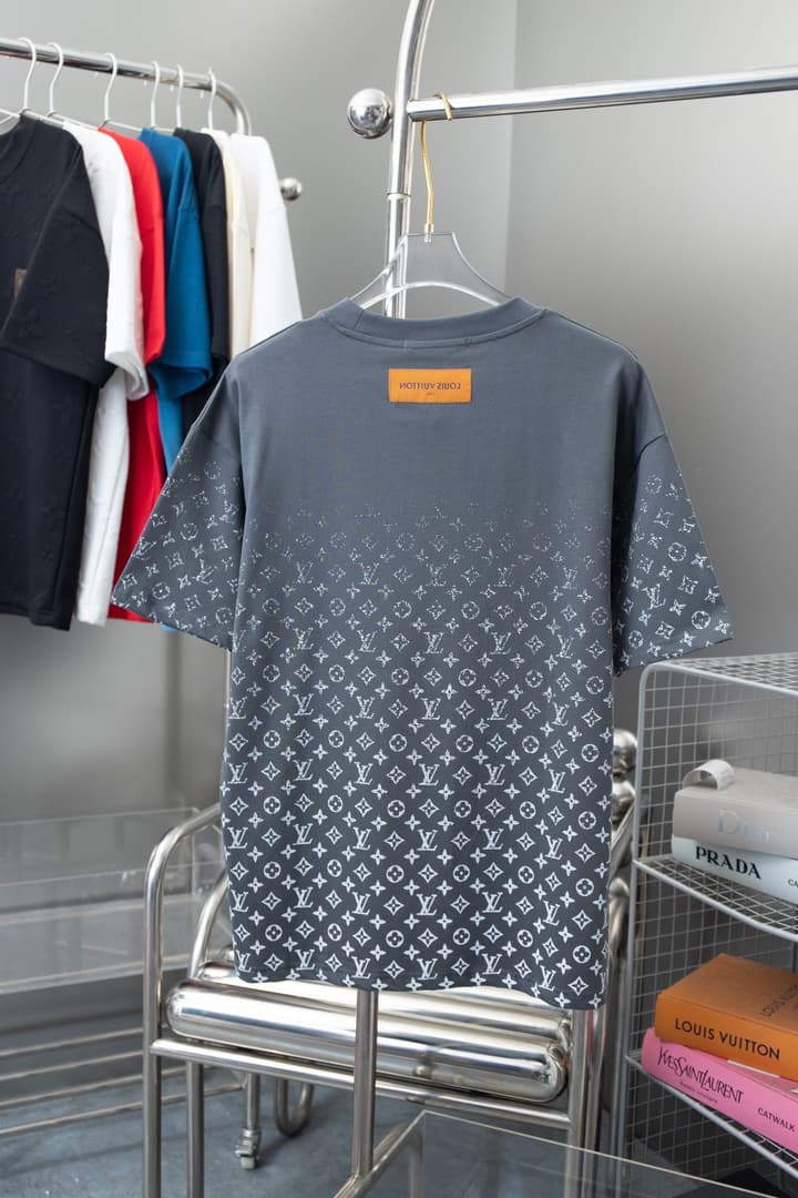 Louis Vuitton Monogram Gradient T-Shirt – Early Spring Collection – 26SS in Black Monogram Gradient