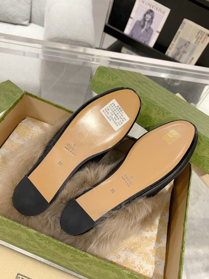 Gucci Toscana Wool Loafers – Autumn/Winter Must-Have in Black Leather With Tan Fur