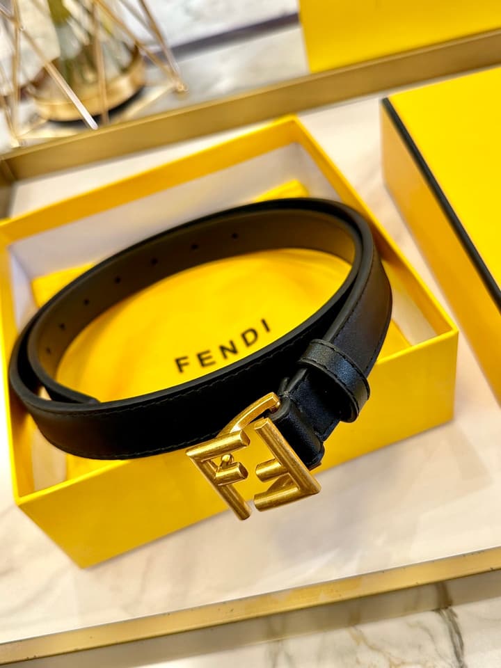 Fendi Classic Leather Belt – 2.5cm in Black Leather With Antique Gold Buckle