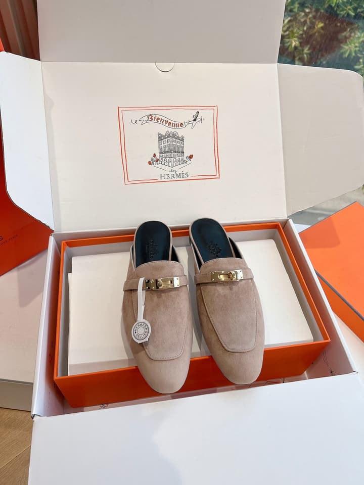 Hermès Mules Loafers – 2025 Spring/Autumn Collection in Dark Green Suede