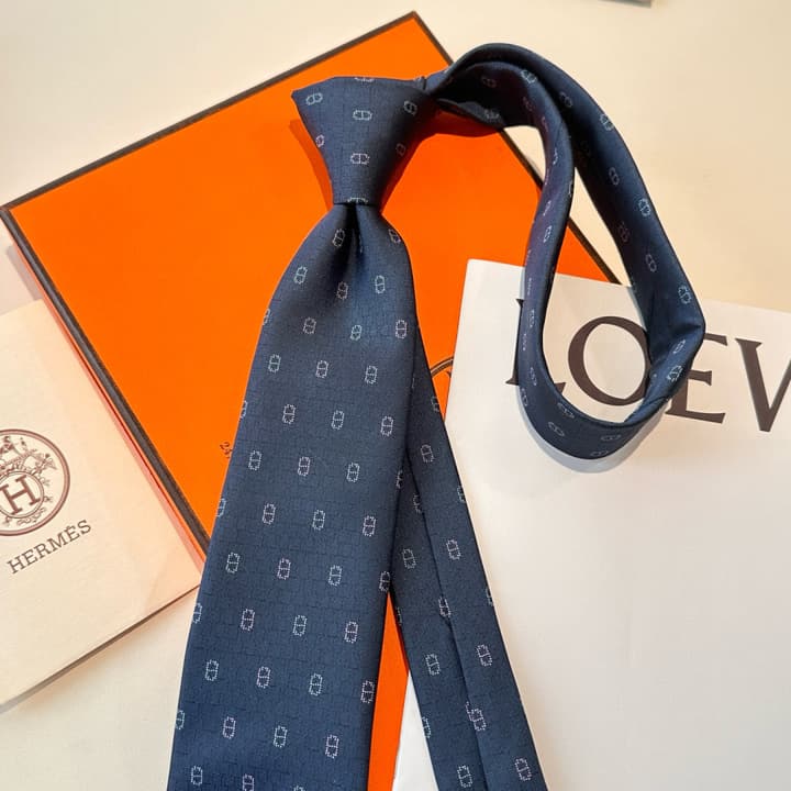 Hermès Men's Winter Anchor Chain Silk Tie – New Collection in Black