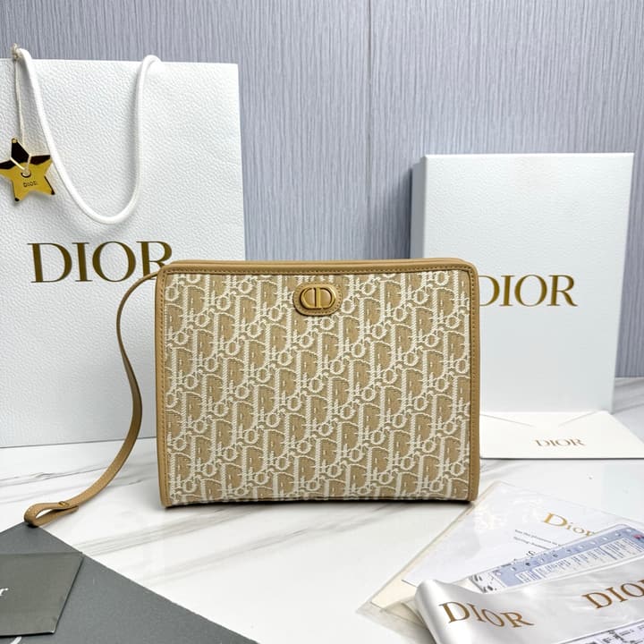 Dior 30 Montaigne Oblique Jacquard Clutch Bag in Beige Oblique