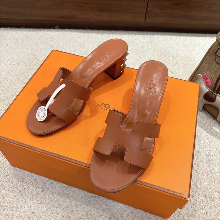 Hermès Oasis H-Slippers Sandals – New Colorway in Black Leather