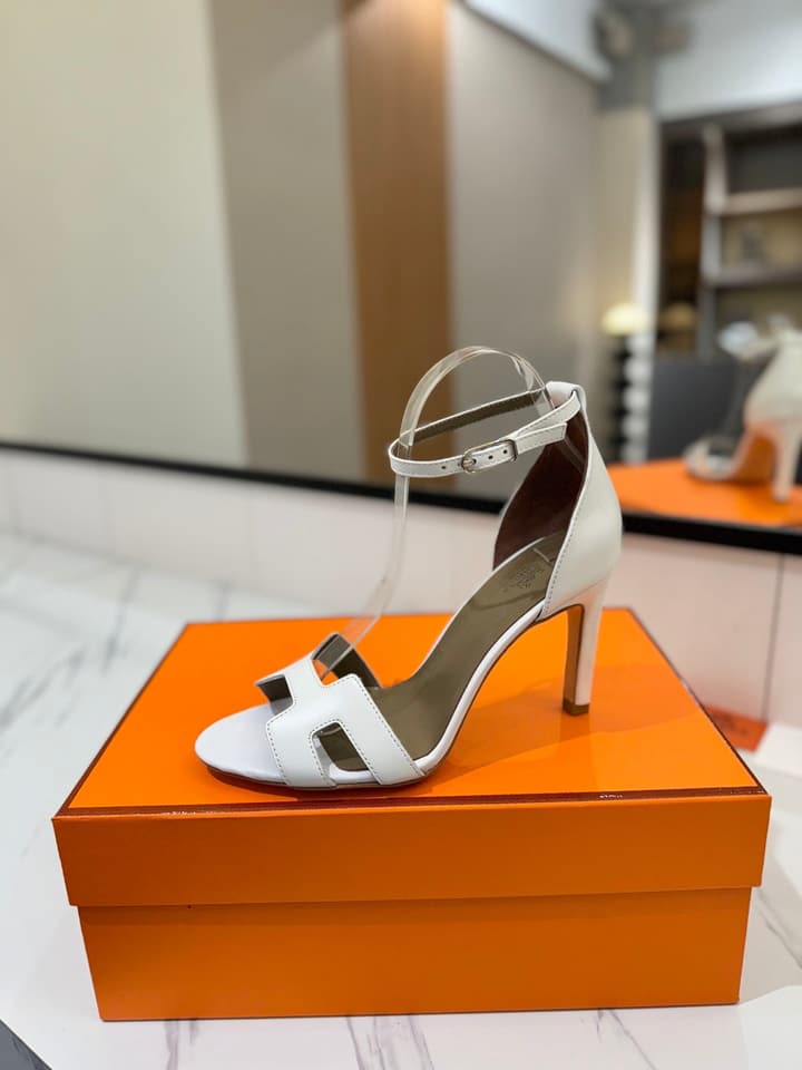 Hermès Classic Smooth Cowhide Pumps – 9cm in Caramel Brown