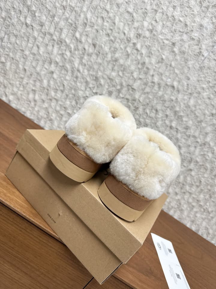 UGG Sheepskin Fur-Lined Slippers – Autumn/Winter Collection in Tall Light Pink With Cream Fur