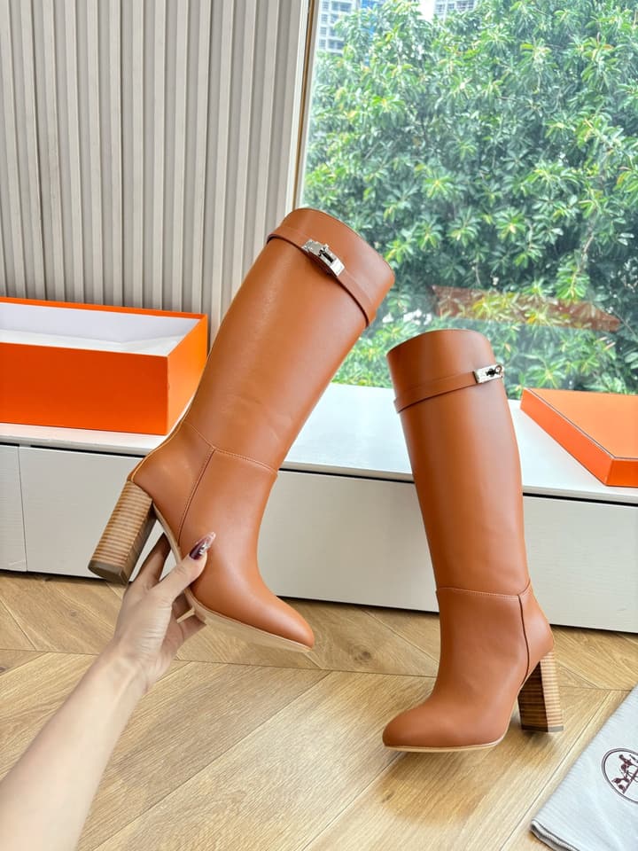 Hermès Classic Knee-High Boots – 2025FW in Assorted Buckle Riding Boots Display