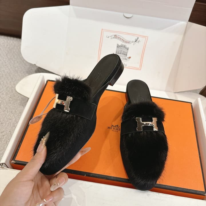 Hermès Mink Suede Loafers & Mules – Autumn/Winter Collection in Black Fur With Gold H