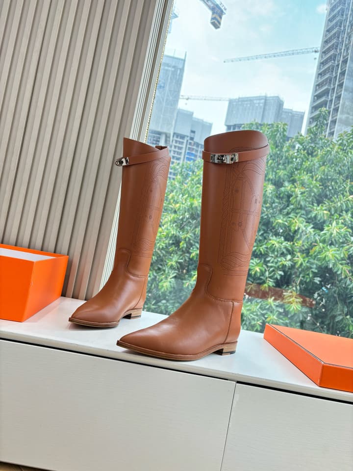 Hermès Classic Knee-High Boots – 2025 Autumn/Winter Collection in Two-tone Tan And Cream