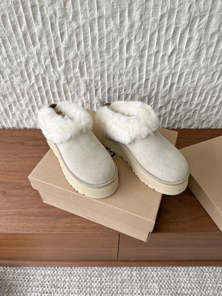 UGG Sheepskin Fur-Lined Slippers – Autumn/Winter Collection in Tall Light Pink With Cream Fur
