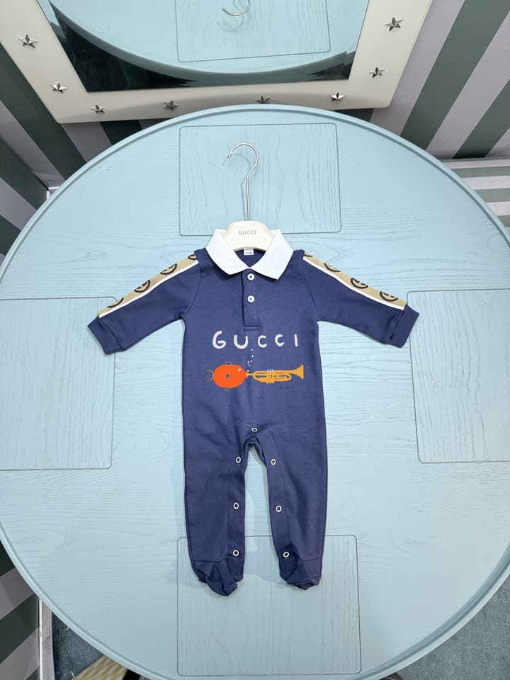 Gucci Collared Long Sleeve Baby Romper – 2025SS – Kids Collection in Navy Blue With White Collar