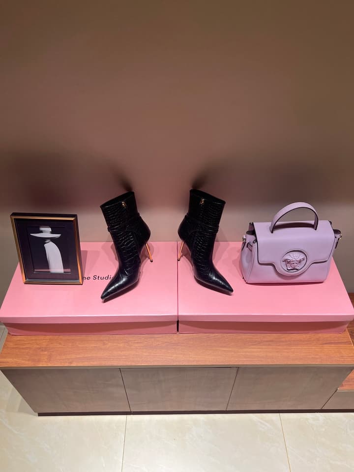 Tom Ford Luxury Metal Heel Ankle Boots in Black Leather
