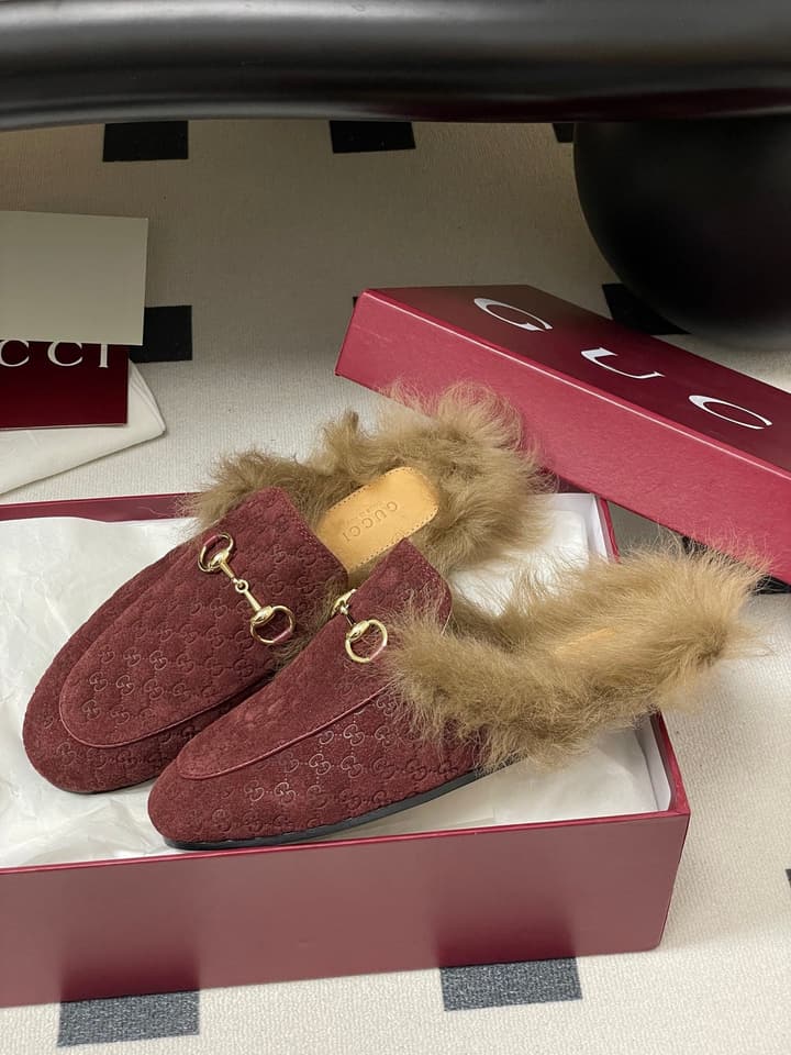 Gucci Princetown Classic Wool Mules – 2025 Fall Latest Edition in Black Croc Embossed Leather